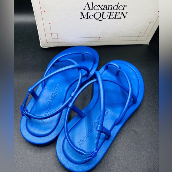 Alexander McQueen Toe Loop Strappy Blue Flat Sandal Size 6.5 Pre-Owned - Picture 7 of 7